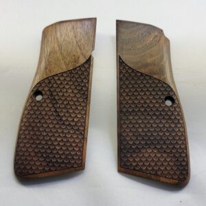 Browning High-Power
Walnut Grips with Scales Pattern for High-Power & MC P35 Frames